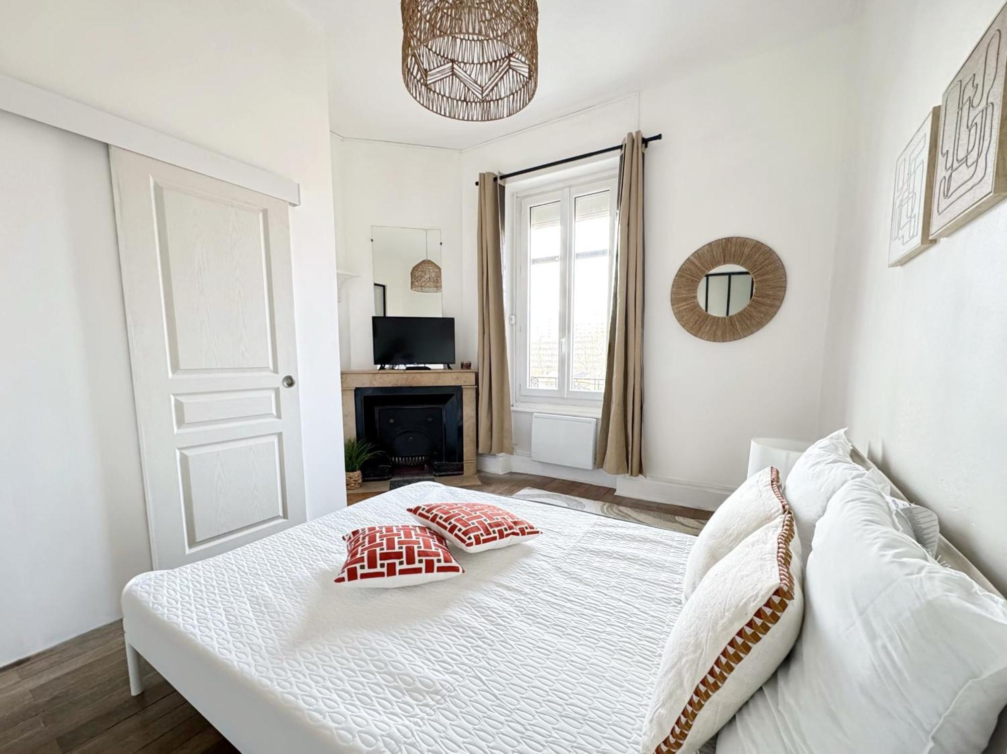 Suite Falso Villeurbanne Bagian luar foto