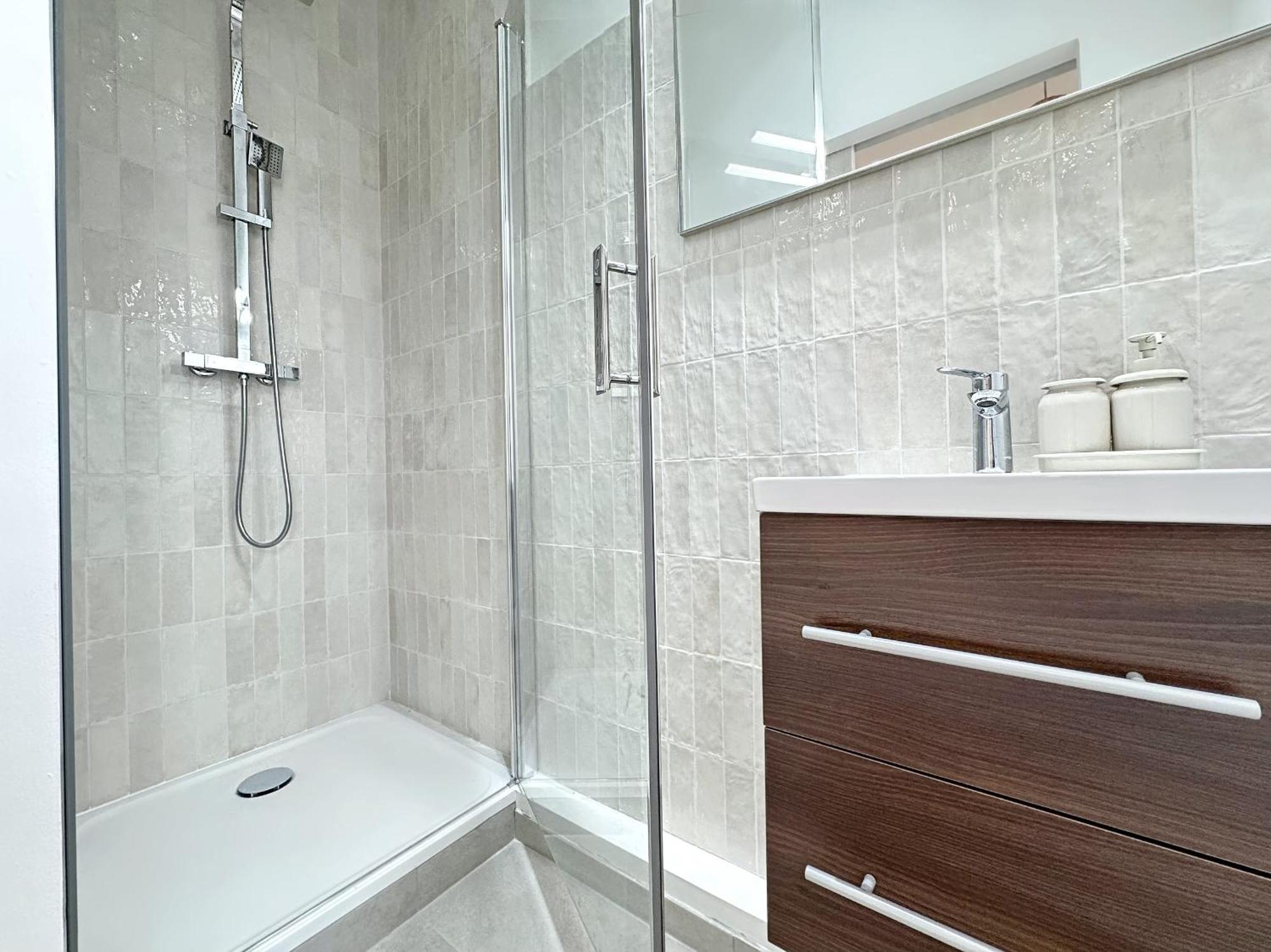 Suite Falso Villeurbanne Bagian luar foto